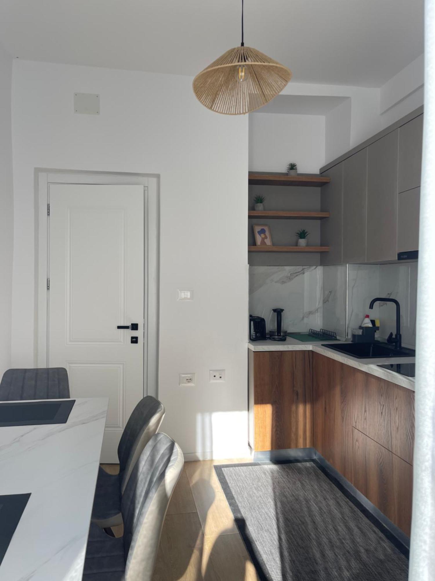 Sunny City Center Apartment Lezhë Esterno foto