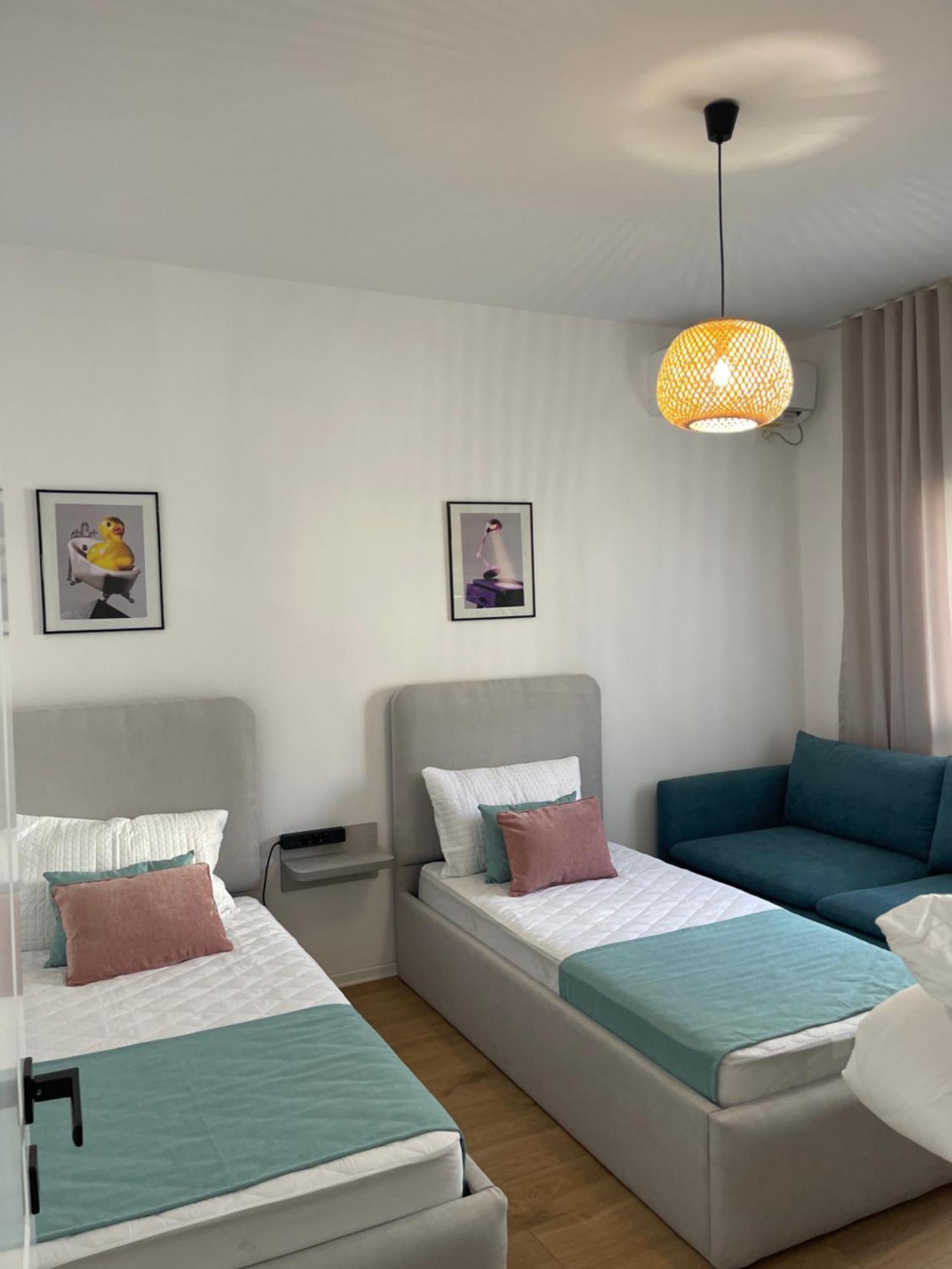 Sunny City Center Apartment Lezhë Esterno foto