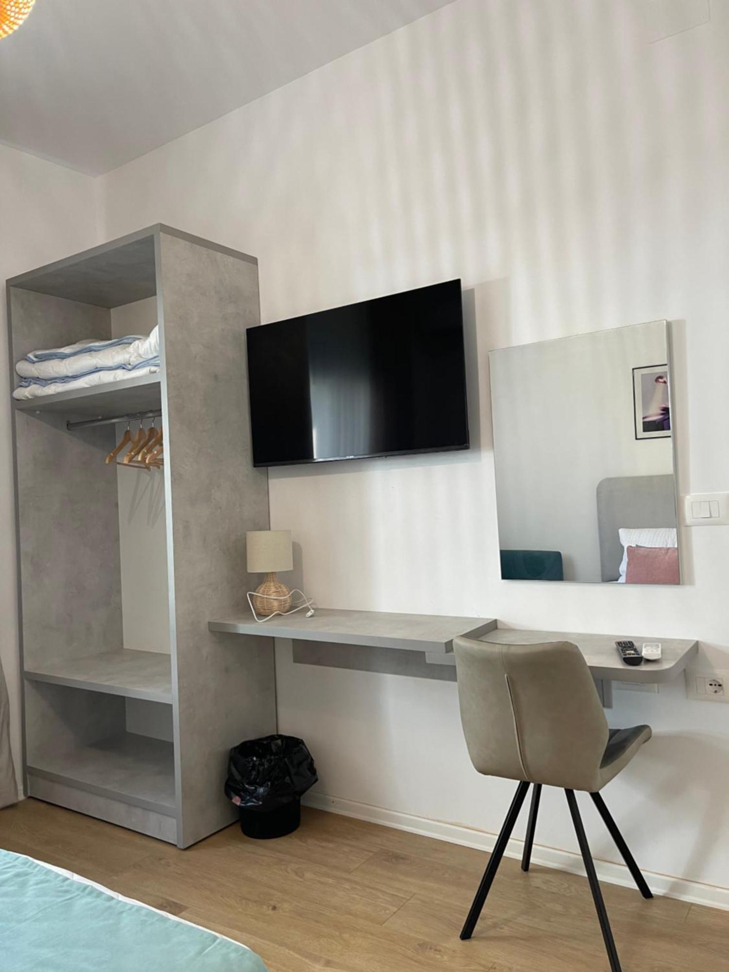 Sunny City Center Apartment Lezhë Esterno foto