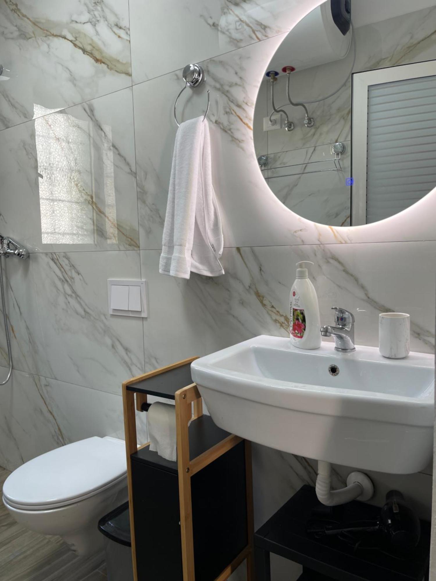 Sunny City Center Apartment Lezhë Esterno foto