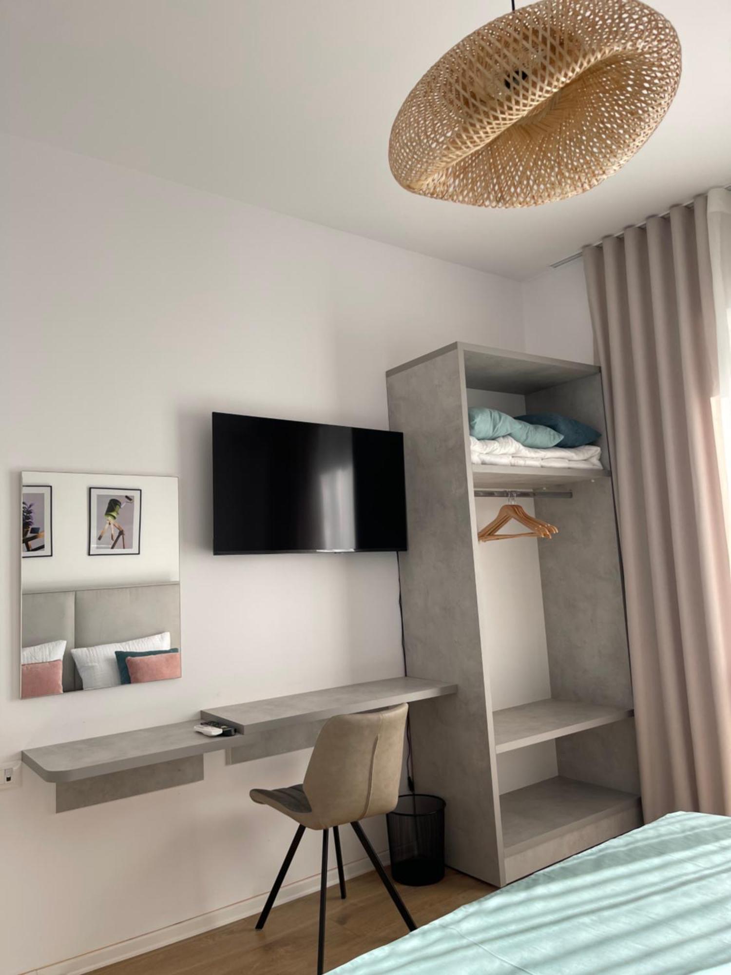 Sunny City Center Apartment Lezhë Esterno foto